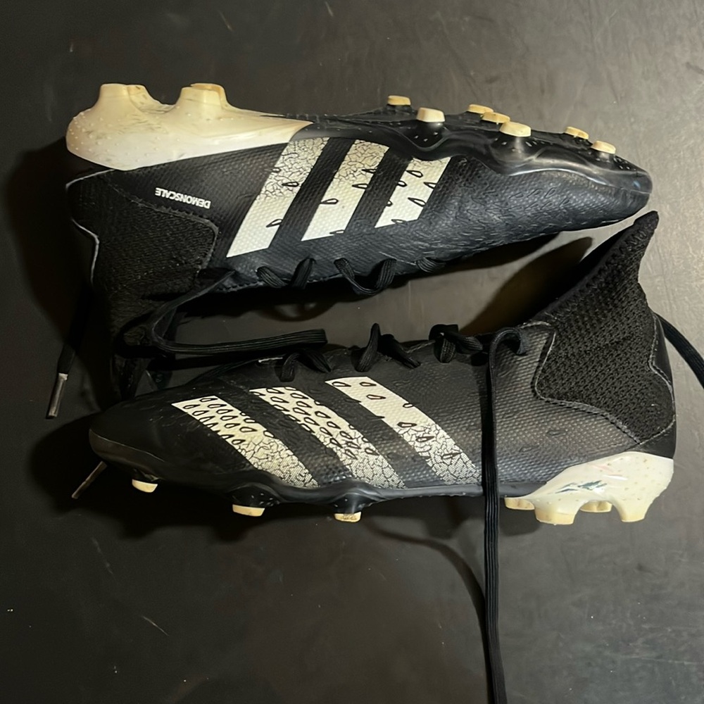 Youth Size 5 Soccer Cleat